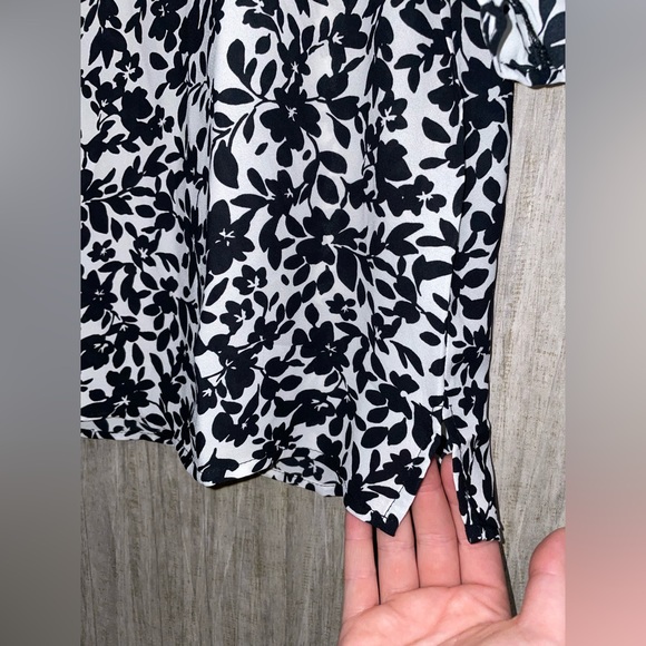 New With Tags Well Worn Brand V Neck Blouse Ruffle Balloon Sleeve W/ Elastic Hem - Picture 4 of 7